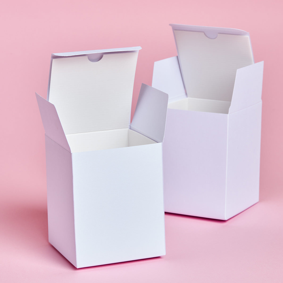 Embossed white box for 200g glasses.