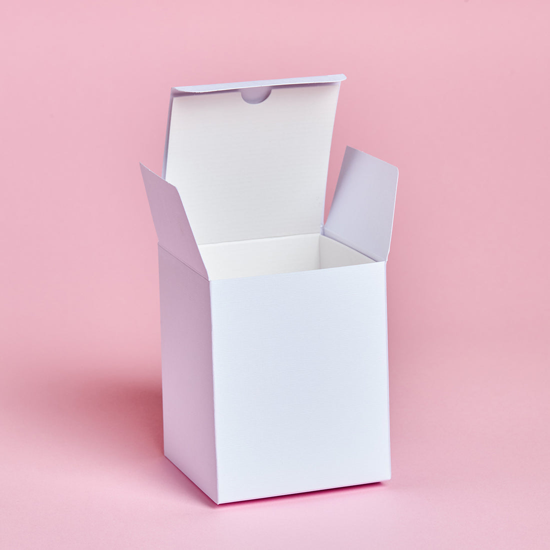 Embossed white box for 200g glasses.